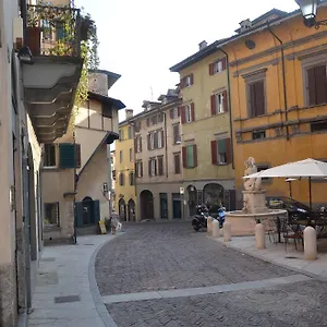 Casa Fontana Del Delfino , Bergame Italie